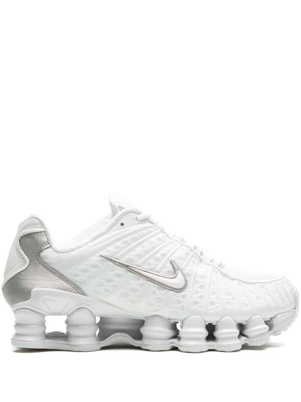 White Nike shox
nike shox white 